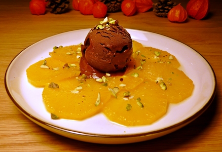 Weihnachten vegan: Orangen-Carpaccio mit Kardamom und dunklem Schokoladen-Sorbet